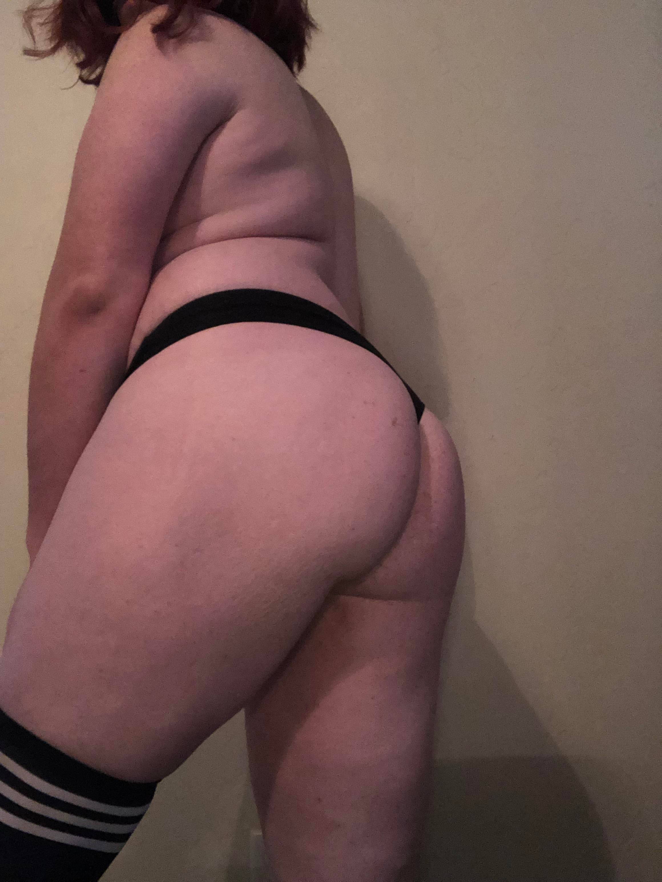 Who wants me to smother them with my ass? ze7mc4 - transexual woman