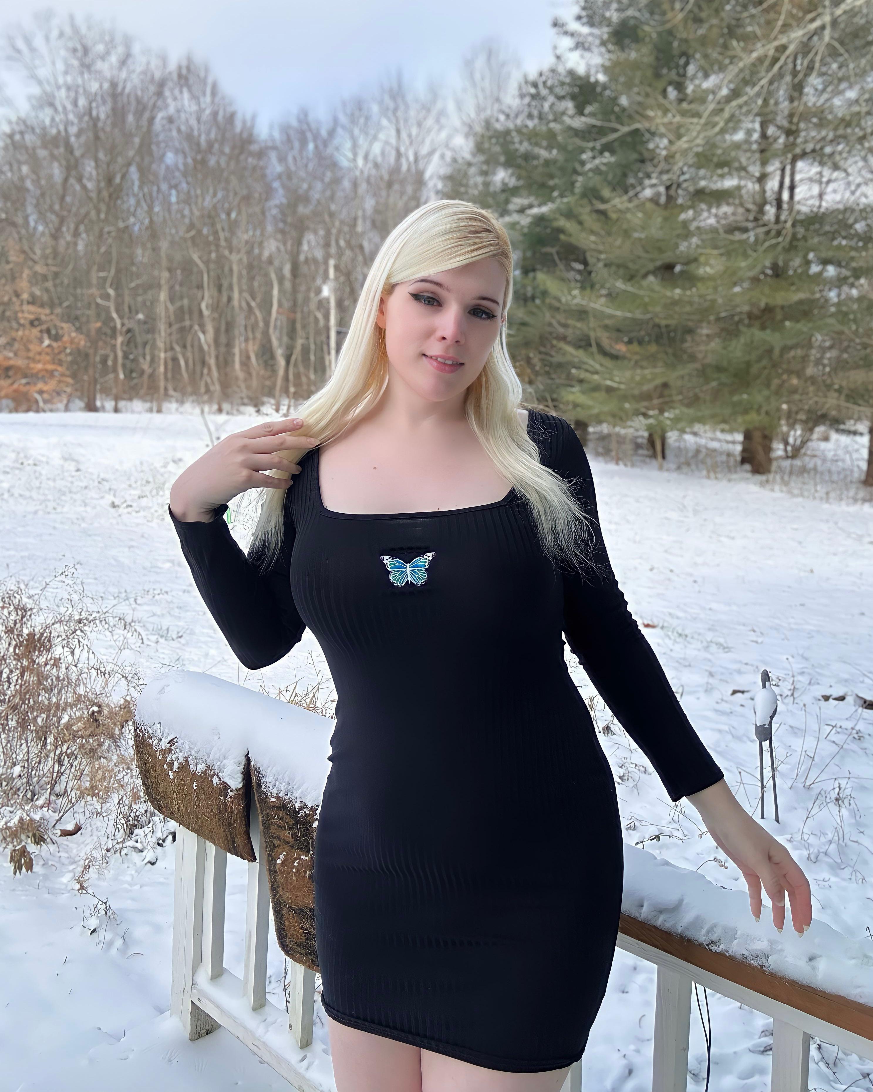 Will anyone play in the snow with me 🥹 10jm437 - transexual woman