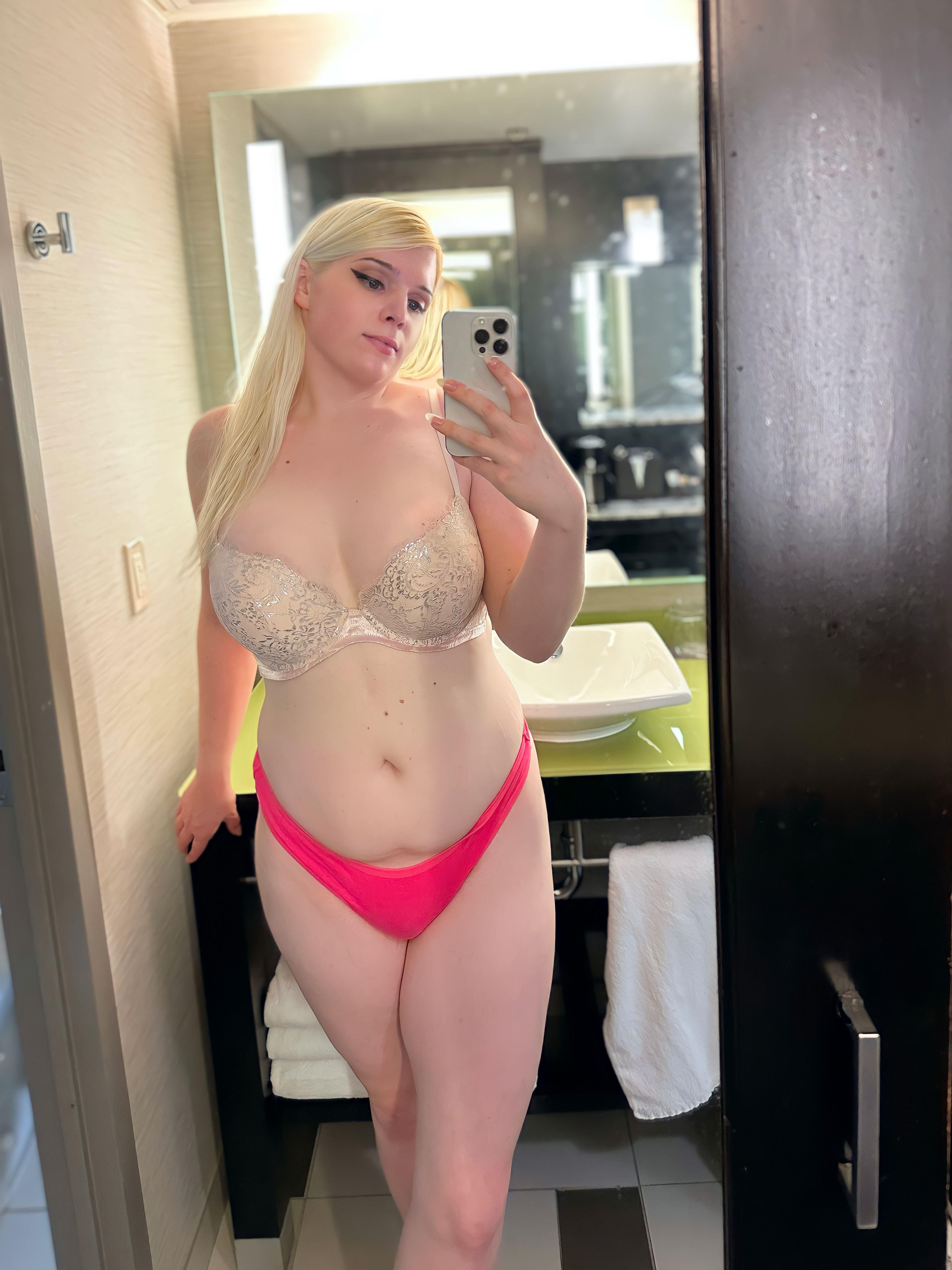 A chubby girl pic for you 💕 10diziz - transexual woman
