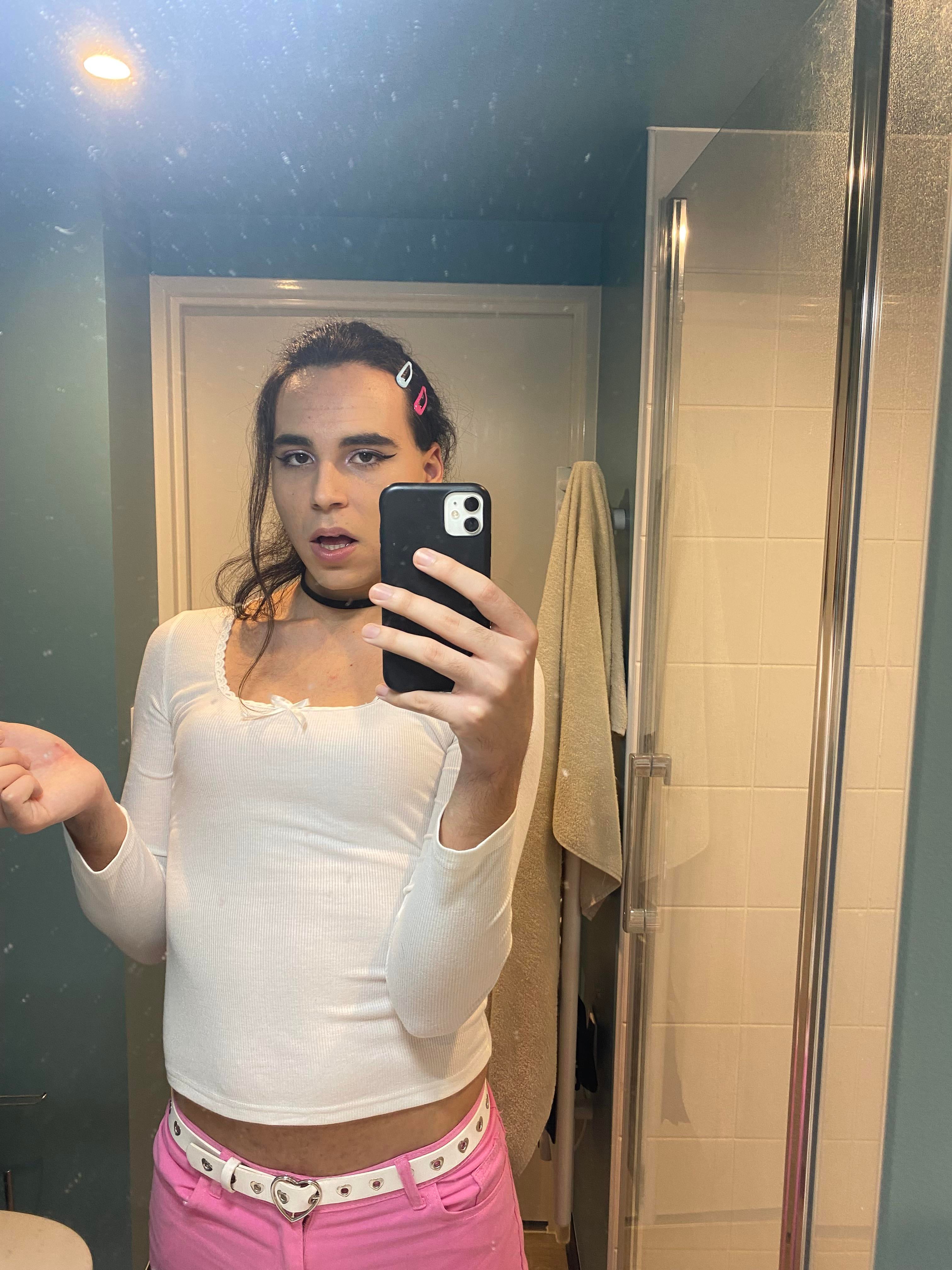 Do you think I’ll make a good daddy’s girl? 🎀 101mcsz - transexual woman