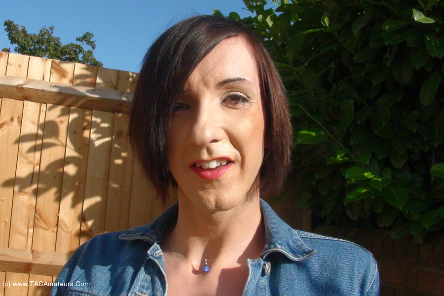 Lisa In The Pub Garden - transvestite sex video